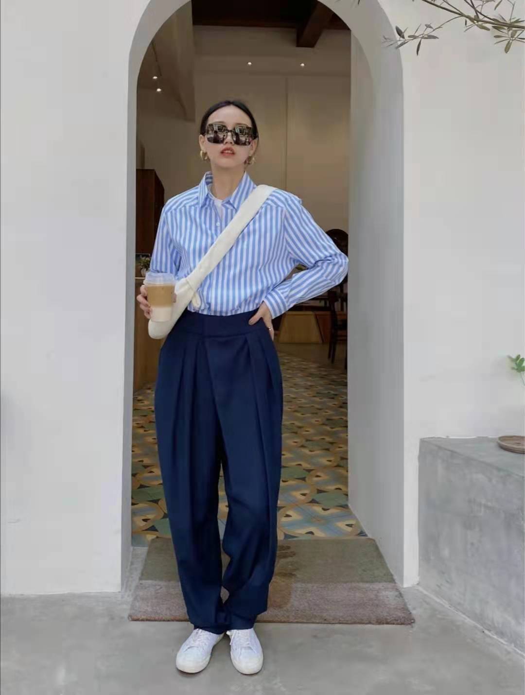 条纹衬衫搭配什么裤子好看