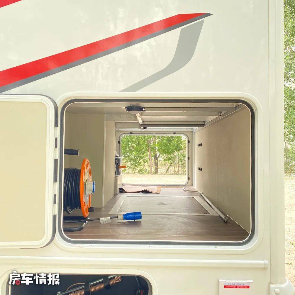 宇通定制款房车来了!丰富配置一步到位,大水电免除后期加装烦恼