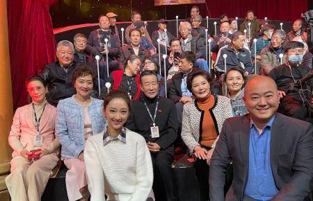《渴望》剧组再聚首,蓝天野,李雪健成团宠,张凯丽落泪