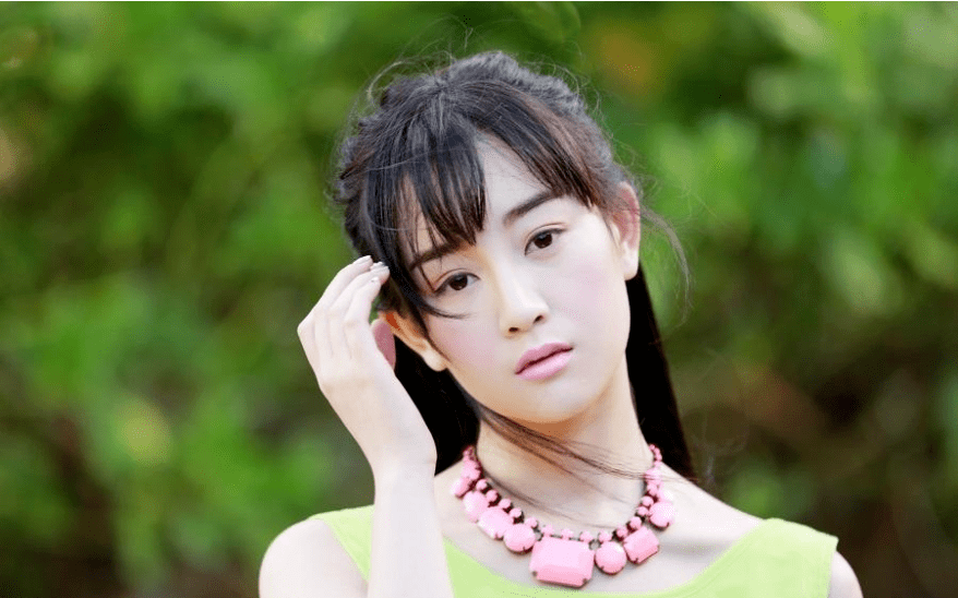 张檬颜值回春,取出鼻子假体后,面部肿胀消失,曾自曝后悔整容