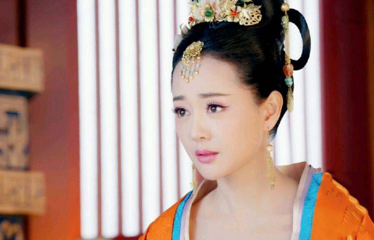 原创她美若天仙,却嫁二婚男星,33岁当了17岁孩子后妈!