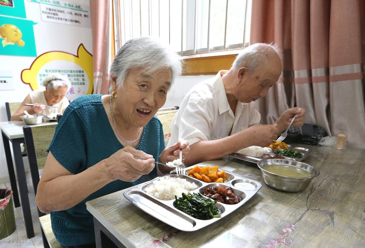 帮助社区老年餐厅走出经营困境,解决有需要的老人吃饭难题