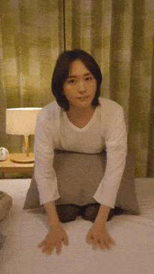 包括新垣结衣在内的很多日本女生其实都有这个腿型问题,这和他们习惯