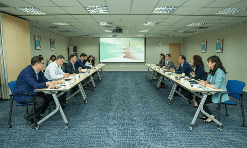 黄浦区政府领导一行莅临外企德科调研