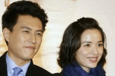 原创李佳42岁嫁给靳东,一家四口幸福满满!这就是嫁给了爱情的模样
