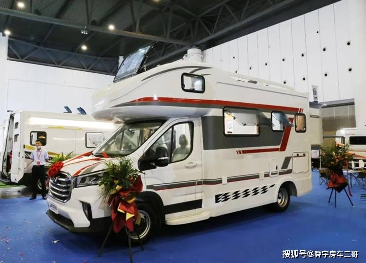 舜宇v90大额头后拓展c型房车5座6卧适合家庭休闲旅游