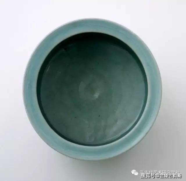 南宋 龙泉窑 青釉贴塑龙虎仰莲纹对盖罐 馆藏编号:pdf.