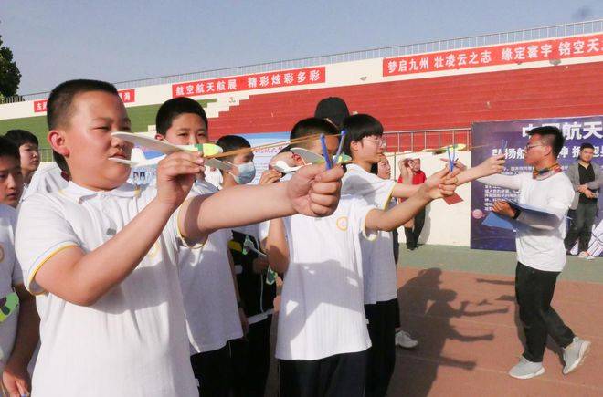 沧州市第八中学举行第一届科技节暨航空航天嘉年华活动