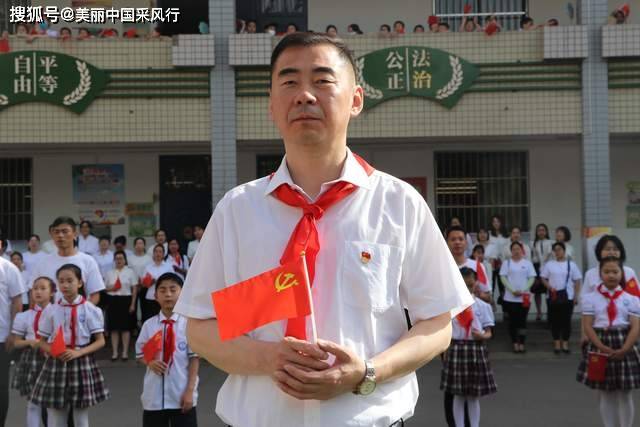 党的光辉照我心青岛路小学举行庆祝建党一百周年红歌传唱活动