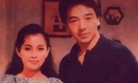 著名演员张晨光为了娶她,连续送4年玫瑰,2个儿子都是试管婴儿