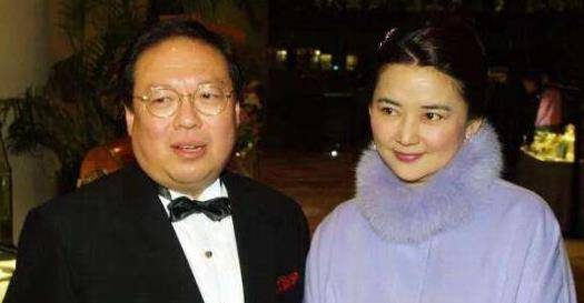 一代打星胡慧中:拍戏被全身烧伤,为救入狱丈夫写149封