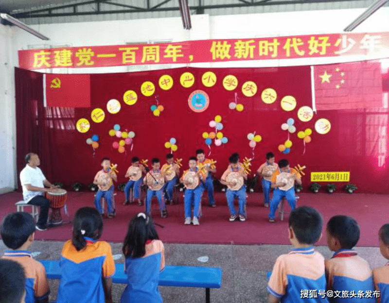 红色故事润童心,革命精神代代传.