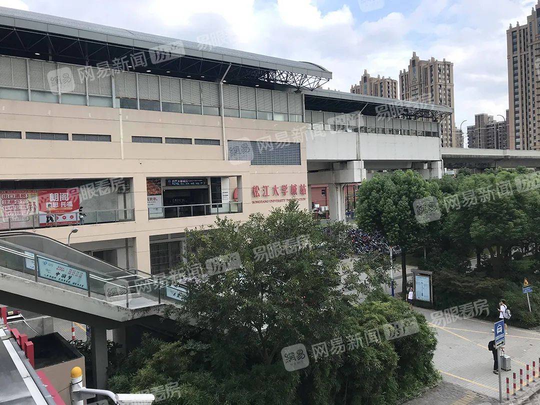 "下一站,松江大学城站",大学生听到这一声的指令是"回家",作为购房者