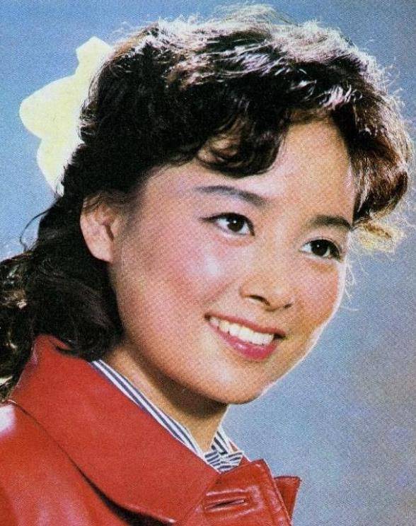 《庐山恋》女主张瑜,23岁成名,27岁嫁人,63岁似36岁!