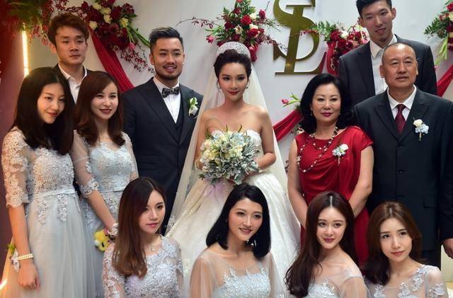 因此,笔者认为睢冉作为周琦的经纪人应该要比周琦本人想得周到一些