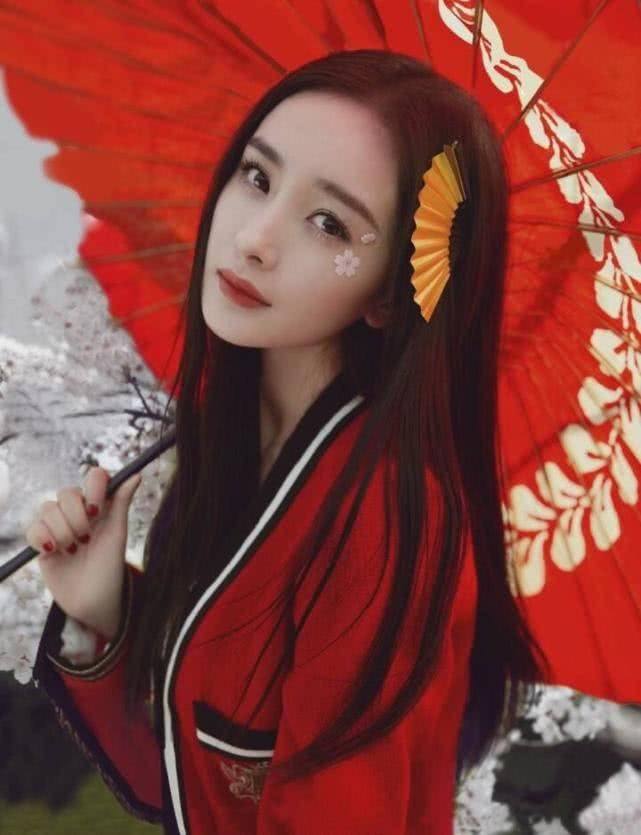 原创陈漫镜头下的群星:杨幂和风艺伎眼神撩人,易烊千玺成冷酷杀手