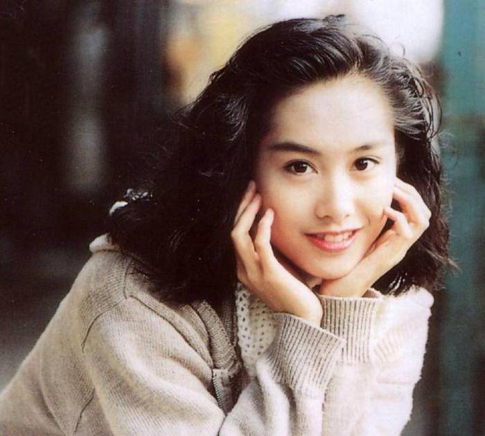 原创为什么大家都怀念90年代的女港星?看到这些照片后,谁不心动?