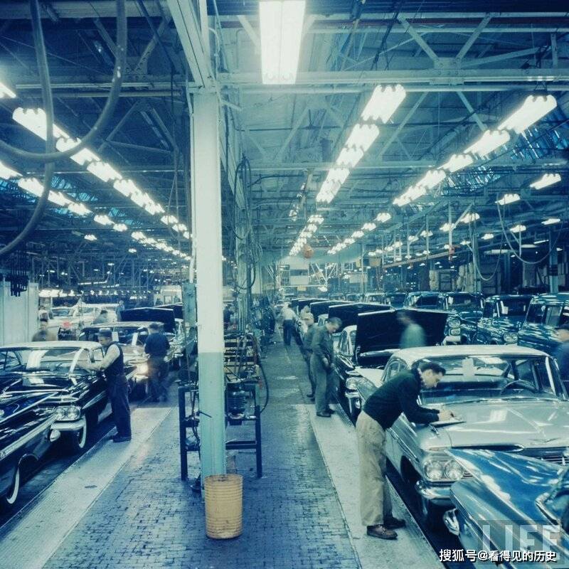 老照片1959年美国雪佛兰汽车制造厂好现代化的工厂