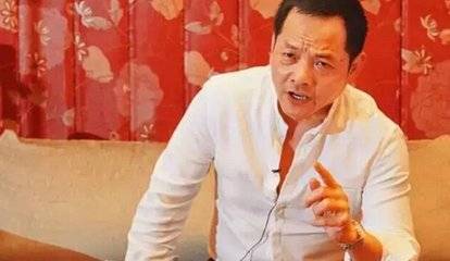 刘德华因未参加崩牙驹举办的慈善晚会,后靠赌王才脱身