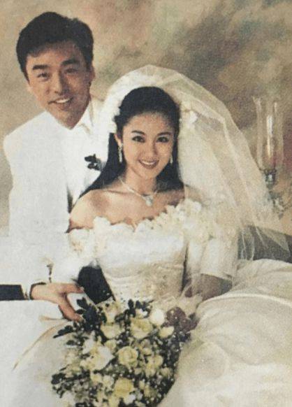 原创拖垮钟镇涛,败光2个富豪亿万身家,章小蕙才是真正的人间富贵花