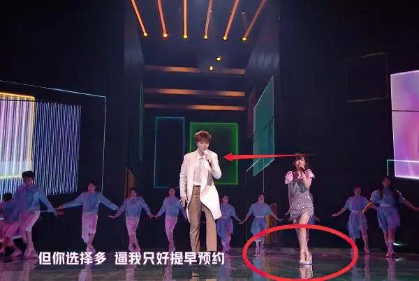为和陈立农般配,赖美云穿十厘米高跟鞋,最后这身高差我没眼花?