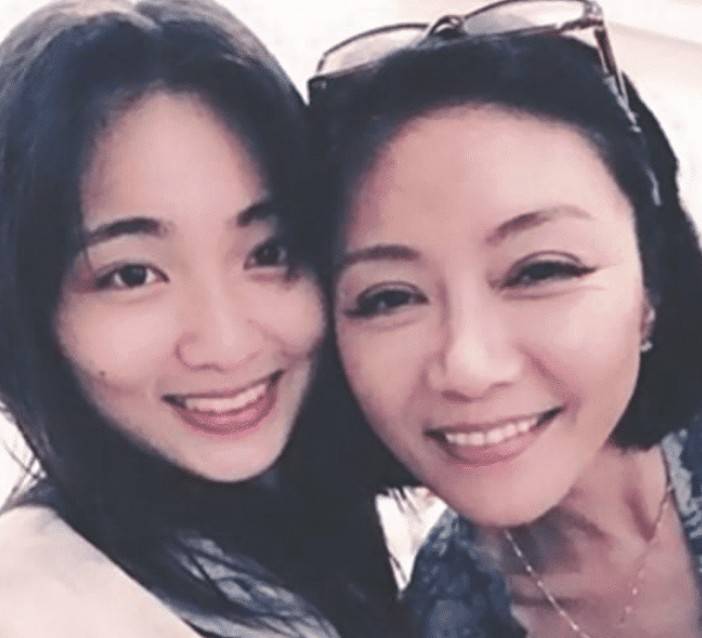 四大歌坛天王老婆曝光:周华健娶了洋媳妇,最美还是王杰前妻!