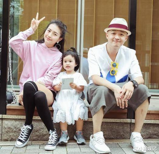 包文婧手臂"烫烟花"求爱,逢人就夸老公帅,包贝尔真是捡到宝了