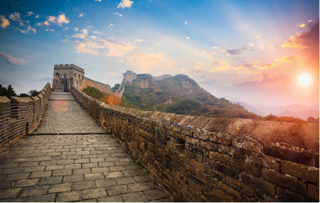 原创外国人疑惑:中国古代没有水泥,为何万里长城2000年都不倒?
