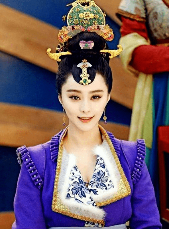 古装装扮貌似天仙的演员,范冰冰杨幂算得上,不过刘亦菲最典型!