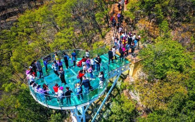 地址:淄博市博山区红叶柿岩旅游区 枣庄 || 抱犊崮鬼洞漂流