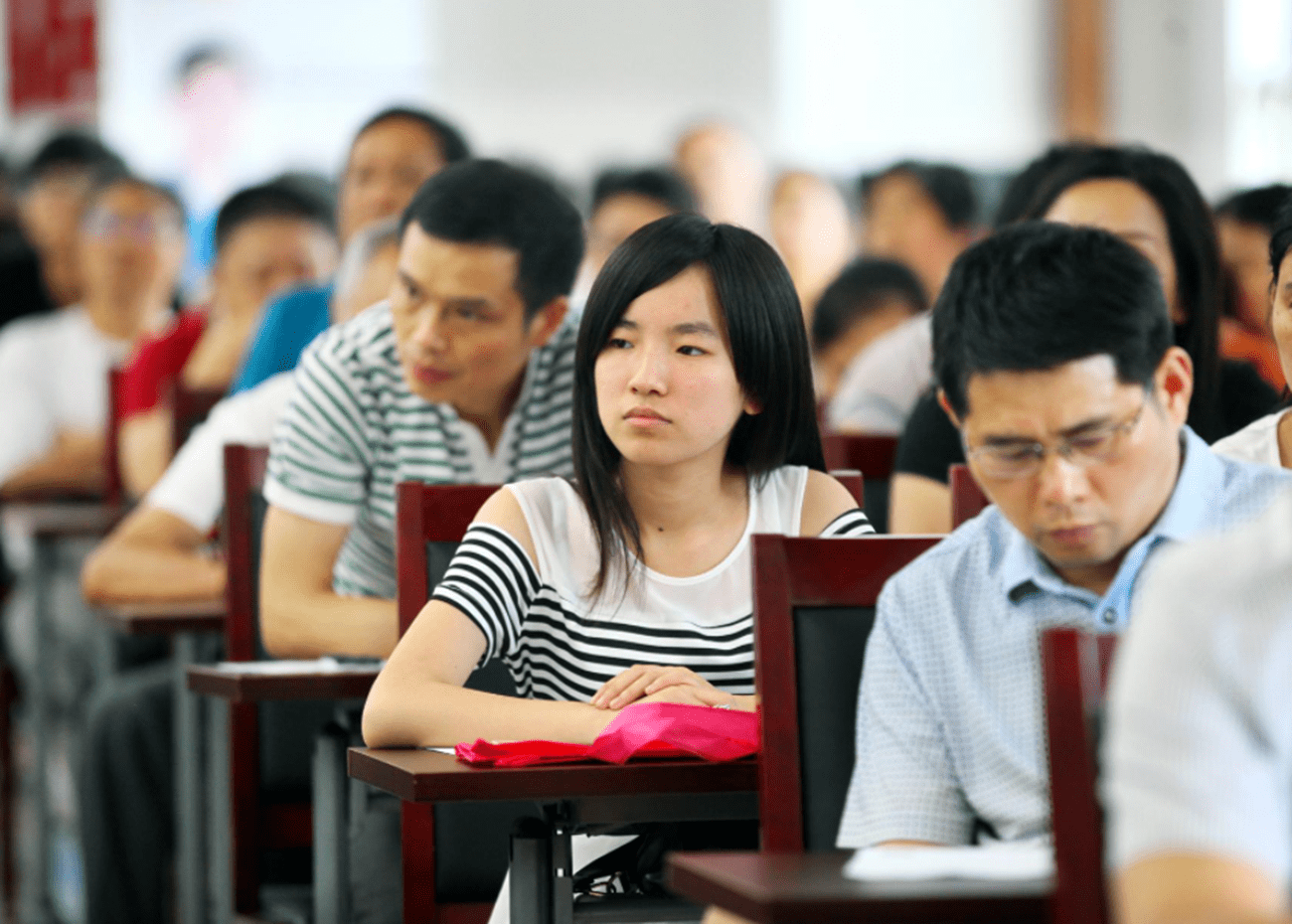 在高考录取这件事情上,不仅看重考生的高考成绩,更重要的是考生成绩