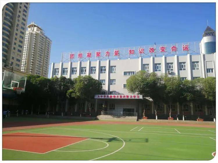 乌鲁木齐市第五中学创建于1958年,是乌鲁木齐市较早建立的中学之一,有