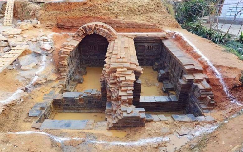 原创考古发现1400年前情侣墓,两个男子"手牵手",身份揭穿无人敢信