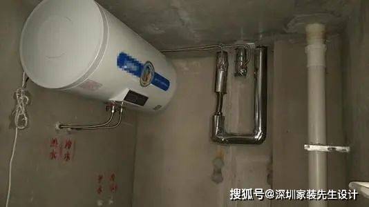 储水式电热水器安装的墙体必须为实心砖或水泥墙等可承重墙体.