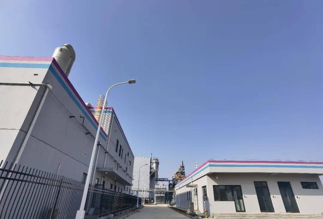 6月28日,浙江新安化工集团股份有限公司发布公告:公司与赢创德固赛