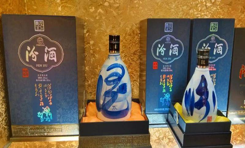 想要站上千元价格带不可能一蹴而就,定价在1099元/瓶的新品青花汾酒30