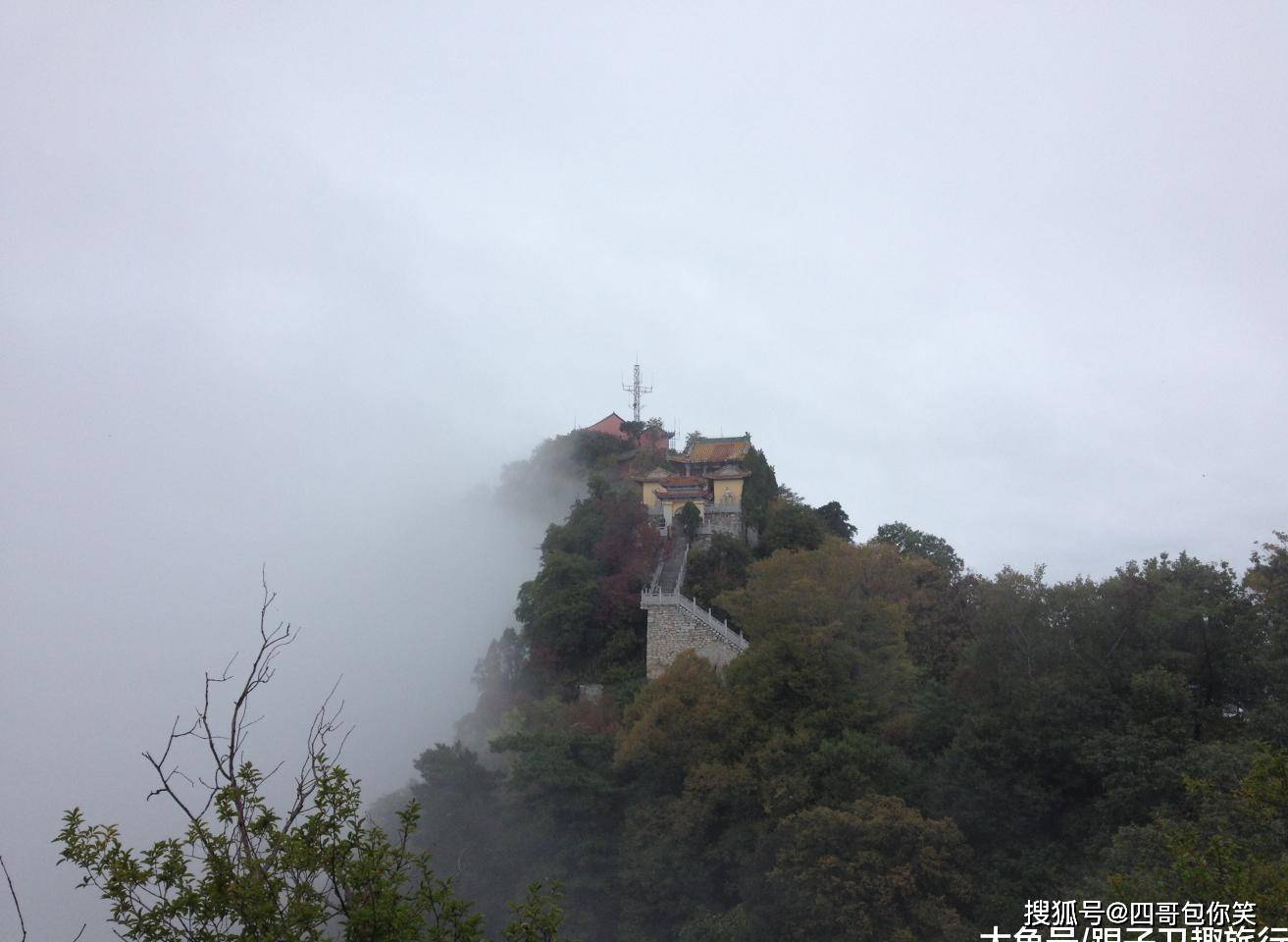 陕西这座山上到处都是庙,山里还有很多修行隐居的人