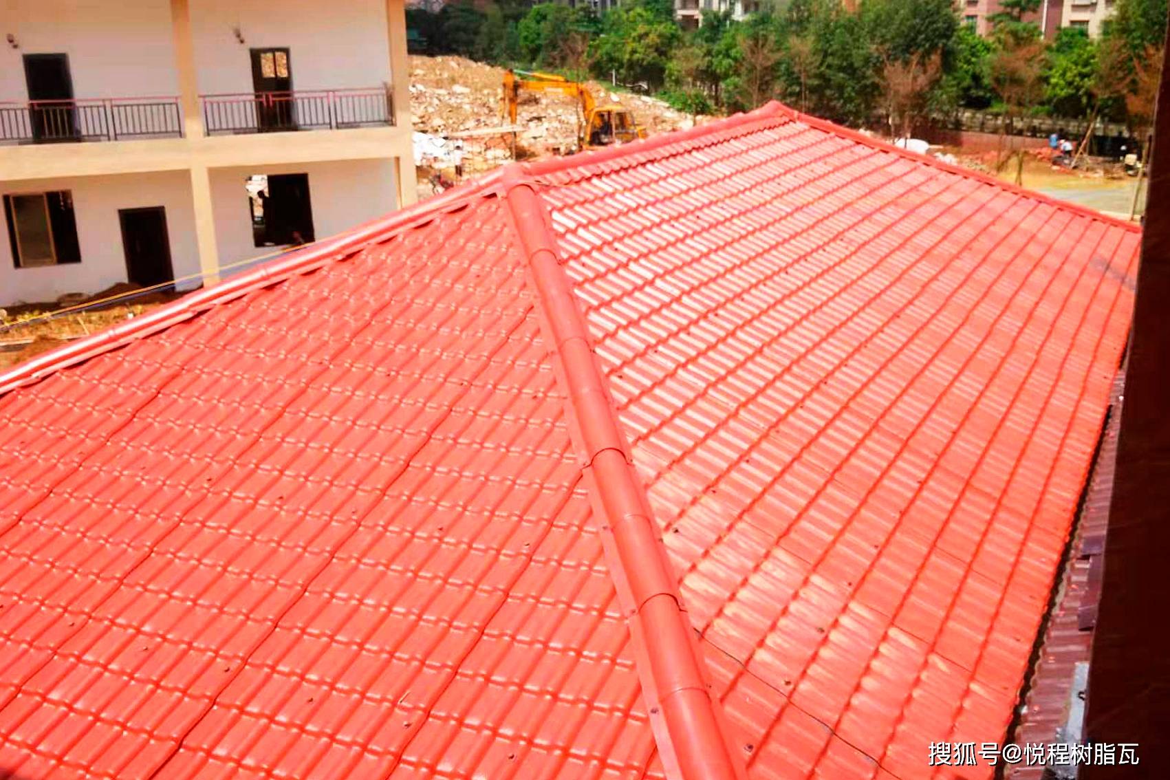 屋顶隔热,用彩钢瓦好还是树脂瓦好?