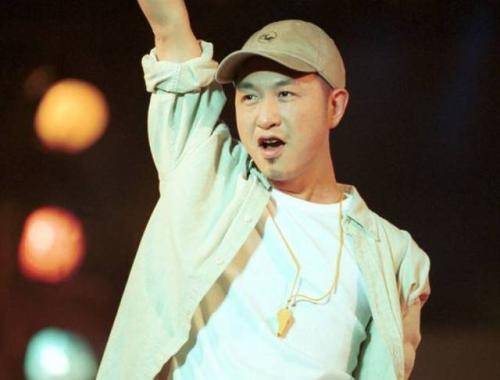1996年春夜,《大中国》在大江南北爆发,歌手高枫也依靠这首歌爆火.
