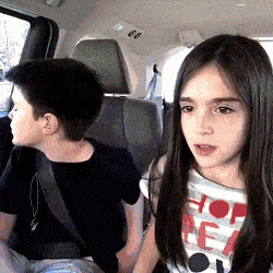 搞笑gif动图,狗熊很危险?在战斗民族眼里,它只是一个护工!