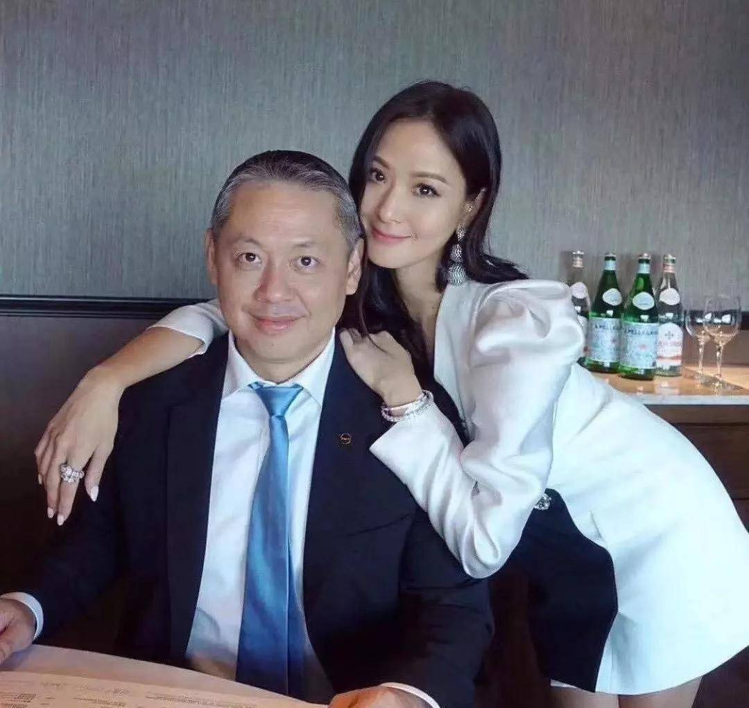 的身世就知道了,可谓是大有来头,父亲是台湾三侨集团董事长廖伟志