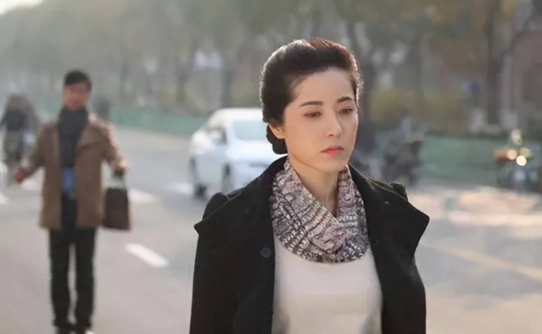 曾是中戏校花,44岁依旧很美,为何不温不火成"妈妈专业户?_曾黎