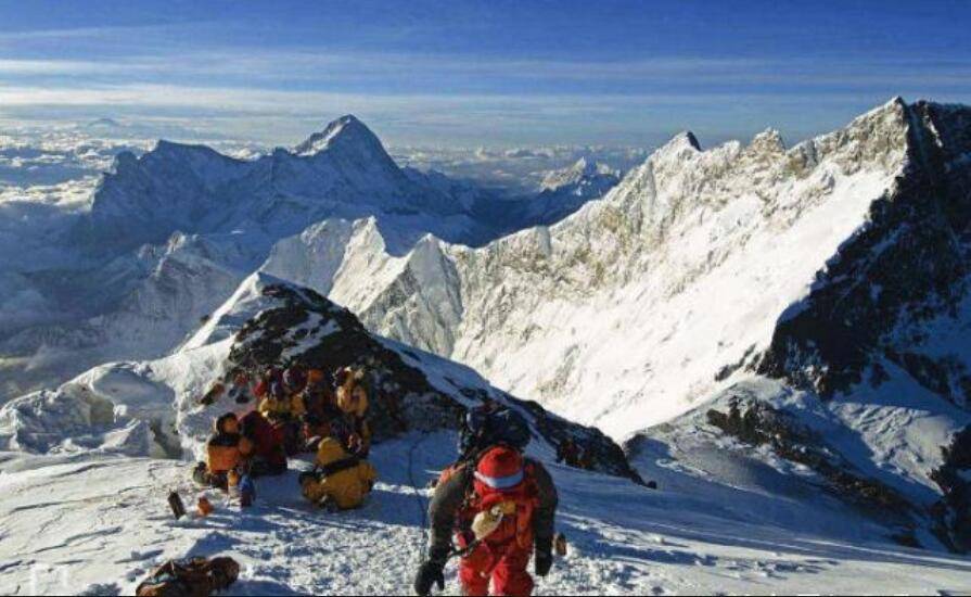 原创珠穆朗玛峰这么难登顶,为什么不用直升机飞上峰顶呢?