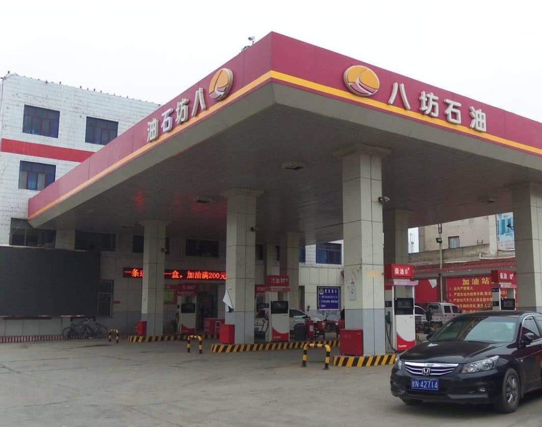 原创为啥说私人加油站不正规?既便宜又送礼物,客户仍然留不住