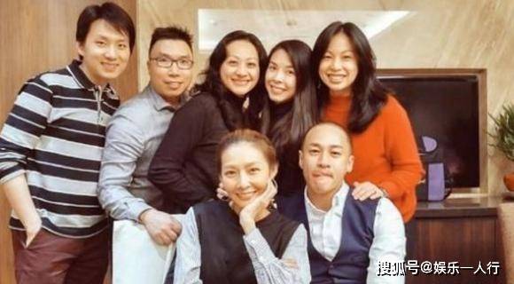 参观何润东住的豪宅,生活中很低调,一家人生活很幸福