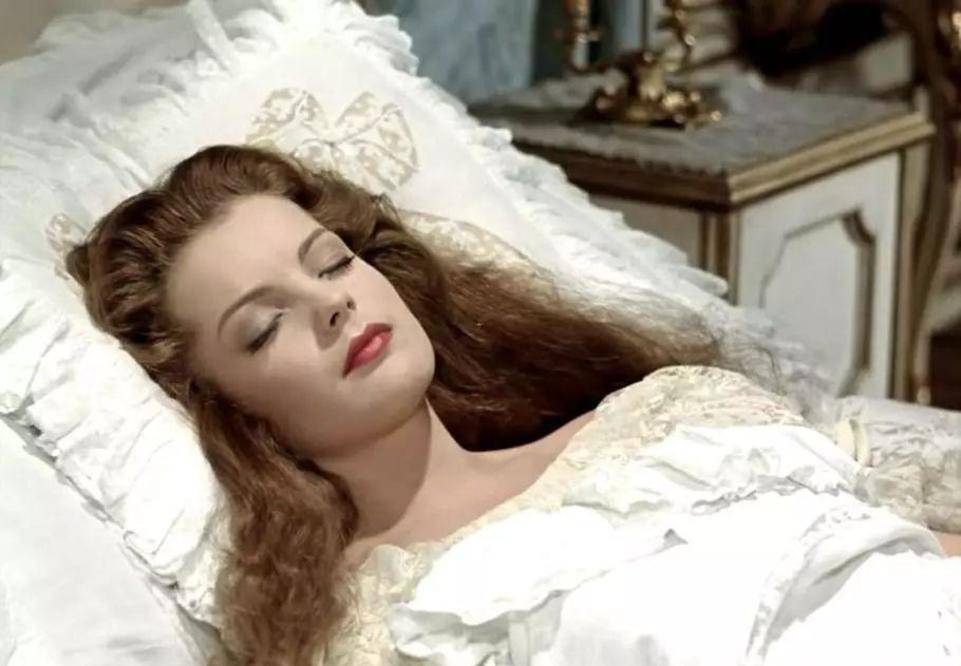 原创罗密施耐德:最经典的茜茜公主,红颜薄命的她44岁终结痛苦的一生!