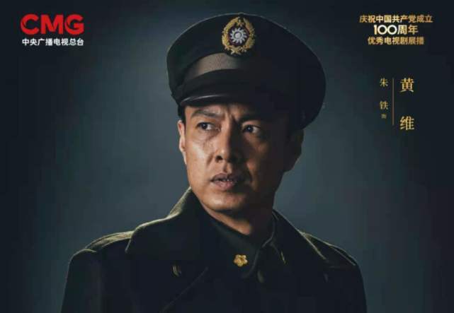 印象中王强还在电视剧《火蓝刀锋》扮演过龙百川,凭借着精湛的演技