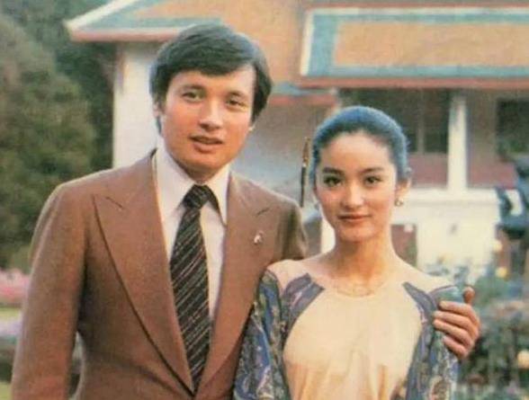 1974年,秦汉对怀孕的妻子说:我爱上林青霞了,但又不想失去你