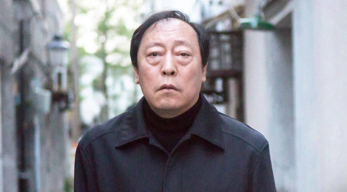 倪大红的眼袋非常明显.