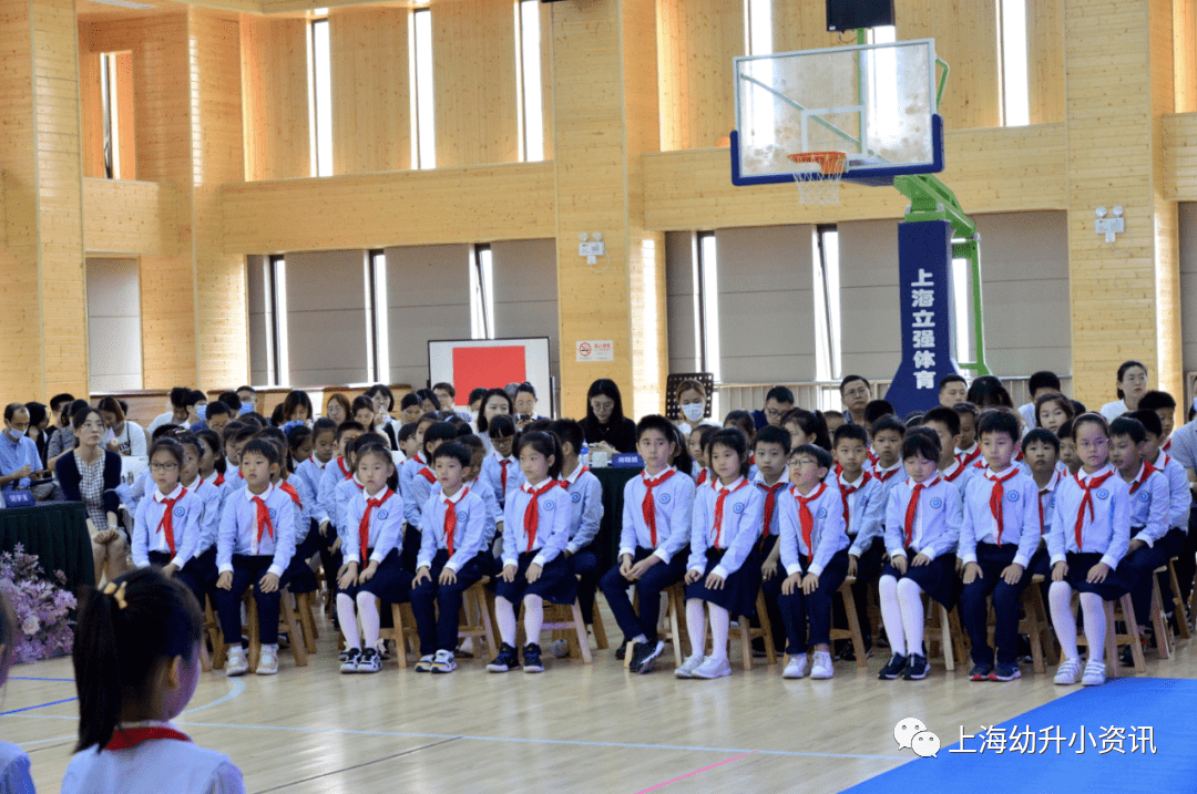 美爆了上海这10所公办小学校服颜值满分一套不超300元看看哪款更好看